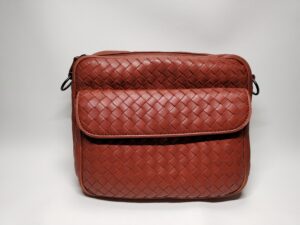 【バッグ修理】ショルダーベルト付け根の革切れ、塗装剥がれを綺麗に補修