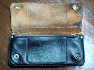 修理前のテンダーロインの財布内側