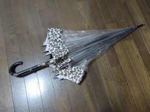 【傘の持ち手修理】剥がれた合皮のカバーを本革に交換