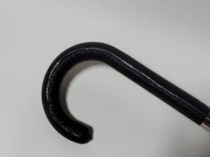 本革カバーに交換修理後の傘の持ち手