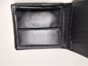 修理後のダンヒル財布小銭入れ部分