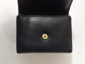 修理後のマリークワントの財布のホック