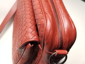 スレ補修染め直し後のボッテガ・ヴェネタショルダーバッグ