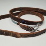 使い込まれた革のナローベルト