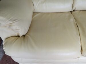 破れ修理後のソファ座面