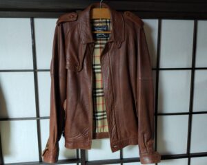 染め直し修理後のバーバリーの革ジャケット正面