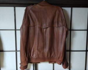 染め直し修理後のバーバリーの革ジャケット背面