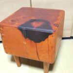 修理前の馬革のスツール