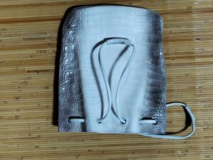 修理後のヒマラヤクロコダイルレザーバッグ