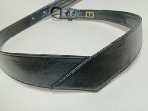 補修、染め直し後の礼服の革ベルト