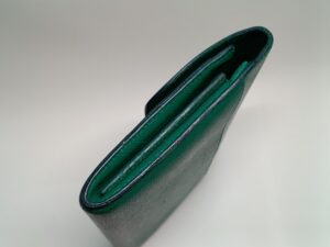 修理後のエルメスコンスタンス長財布のコバ