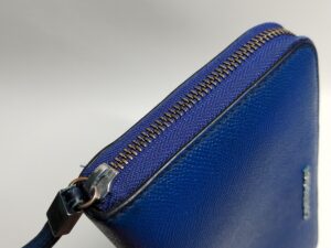 ファスナー修理後のバーバリーの財布