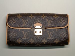 修理前のルイ・ヴィトンモノグラムのバッグ　ポシェット・カミーユ