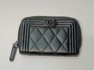 修理後のボーイシャネルのコインケース