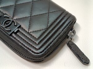 角擦れ修理後のボーイシャネルのコインケース