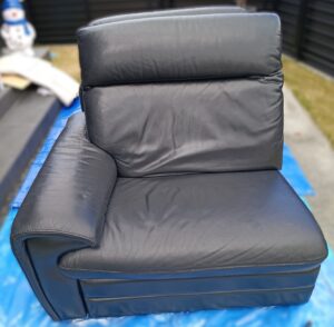 【電動ソファ出張修理】気になる塗装剥がれを補修、染め直しで解消