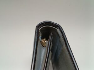 修理後のグッチの財布のコバ
