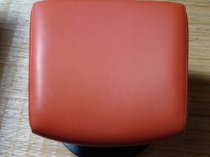 修理前のオットマン