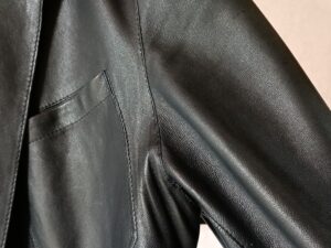 修理後のレザージャケットの脇部分