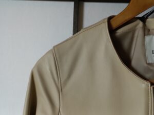 表皮剥がれ補修後のレザージャケットの肩部分
