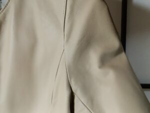 修理後のレザージャケットの脇の部分