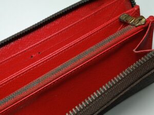 リメイク前のルイ・ヴィトンモノグラムの財布の内側