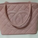 修理前のシャネルの復刻トートバッグ