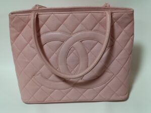 修理前のシャネルの復刻トートバッグ