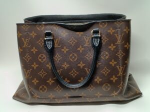 リメイク前のルイ・ヴィトンモノグラムのバッグ　フラワートートの背面