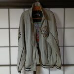 修理前のアヴィレックスのレザージャケット