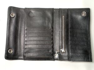 修理後の革財布を開いたところ