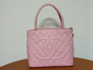 持ち手交換修理後のシャネルの復刻トートバッグ