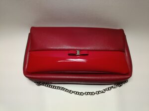 革交換修理後のフェラガモのチェーンショルダーバッグ