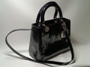 補修、カラーチェンジ後のディオールのハンドバッグ