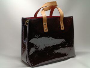 カラーチェンジ後のルイ・ヴィトンモノグラム ヴェルニのバッグ