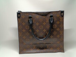 リメイク後のルイ・ヴィトンモノグラムのバッグ　背面