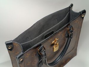 リメイク後のルイ・ヴィトンモノグラムのバッグ　内装