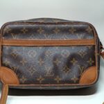 修理前のルイ・ヴィトンモノグラムのショルダーバッグ