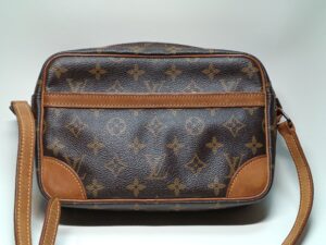 【ルイ・ヴィトン バッグ修理】ポケット内側のボロボロになった合皮を布地に交換