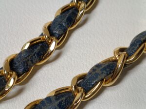 修理前のチェーンベルトの革の状態