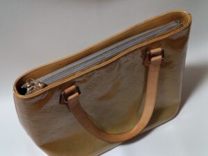 黄変したルイ・ヴィトンヴェルニのバッグ