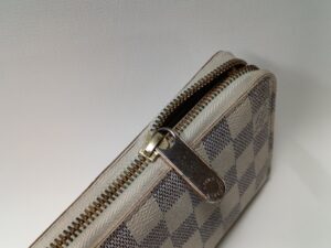 修理後のルイ・ヴィトンダミエ長財布のファスナー