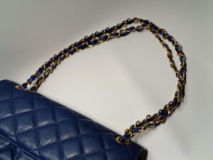 修理後のバッグの革巻きのベルト