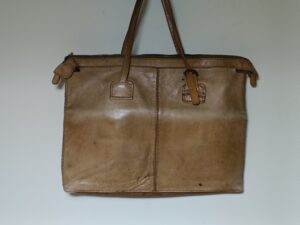 リメイク前の革のバッグ背面