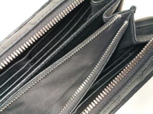 修理後のクロコダイルレザー財布の小銭入れの内側