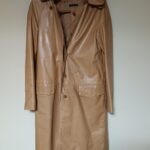 修理前の革のコート