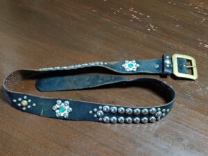 【リアルマッコイズ ベルト修理】切れかけたスタッズベルトの革交換