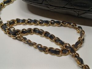 再メッキ後のシャネルマトラッセチェーンショルダーバッグのチェーン部分