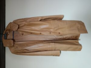 修理後の革のコート