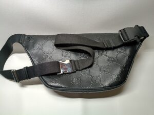 斜め掛けバッグとしても使えるようにカスタマイズしたウエストポーチ